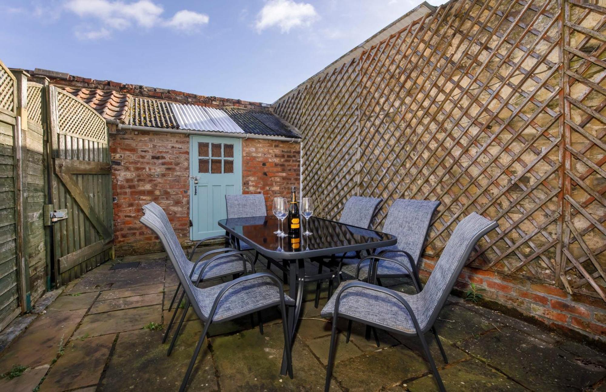 2 Bed, Pet Friendly Sleeps 6 In Norton Villa Norton  Exteriör bild